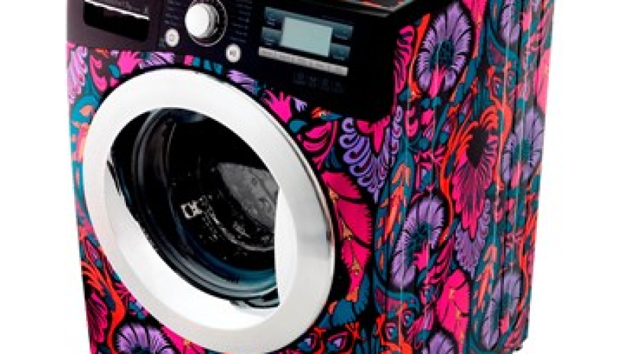 Modeontwerper Giles Deacon ontwerpt wasmachine