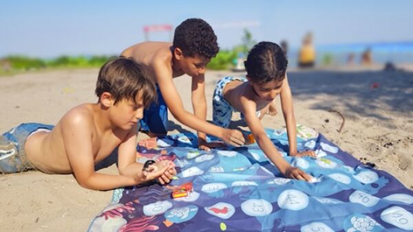 Strandlaken en bordspel ineen
