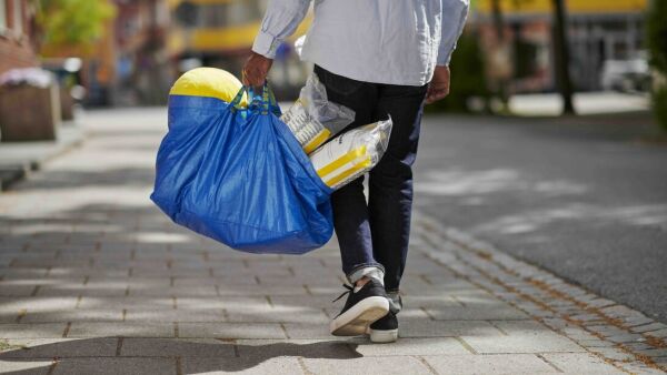 IKEA viert 30 jaar FRAKTA met vernieuwde tas