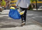 IKEA viert 30 jaar FRAKTA met vernieuwde tas